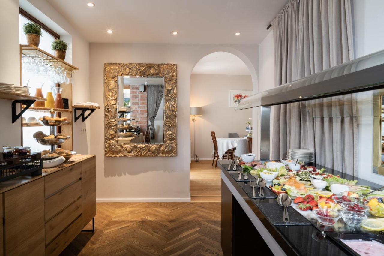Winzerhotel Гумполдскирхен Екстериор снимка