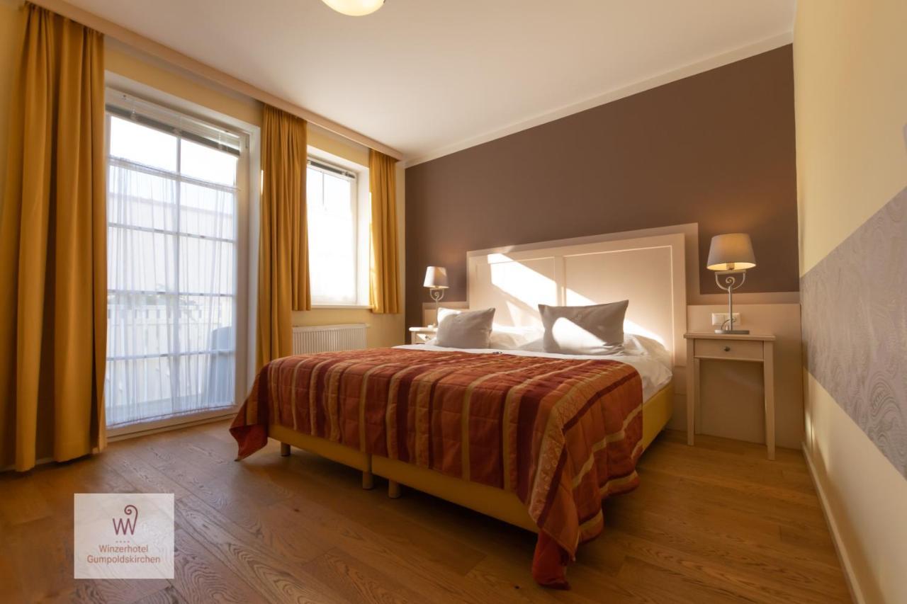 Winzerhotel Гумполдскирхен Екстериор снимка