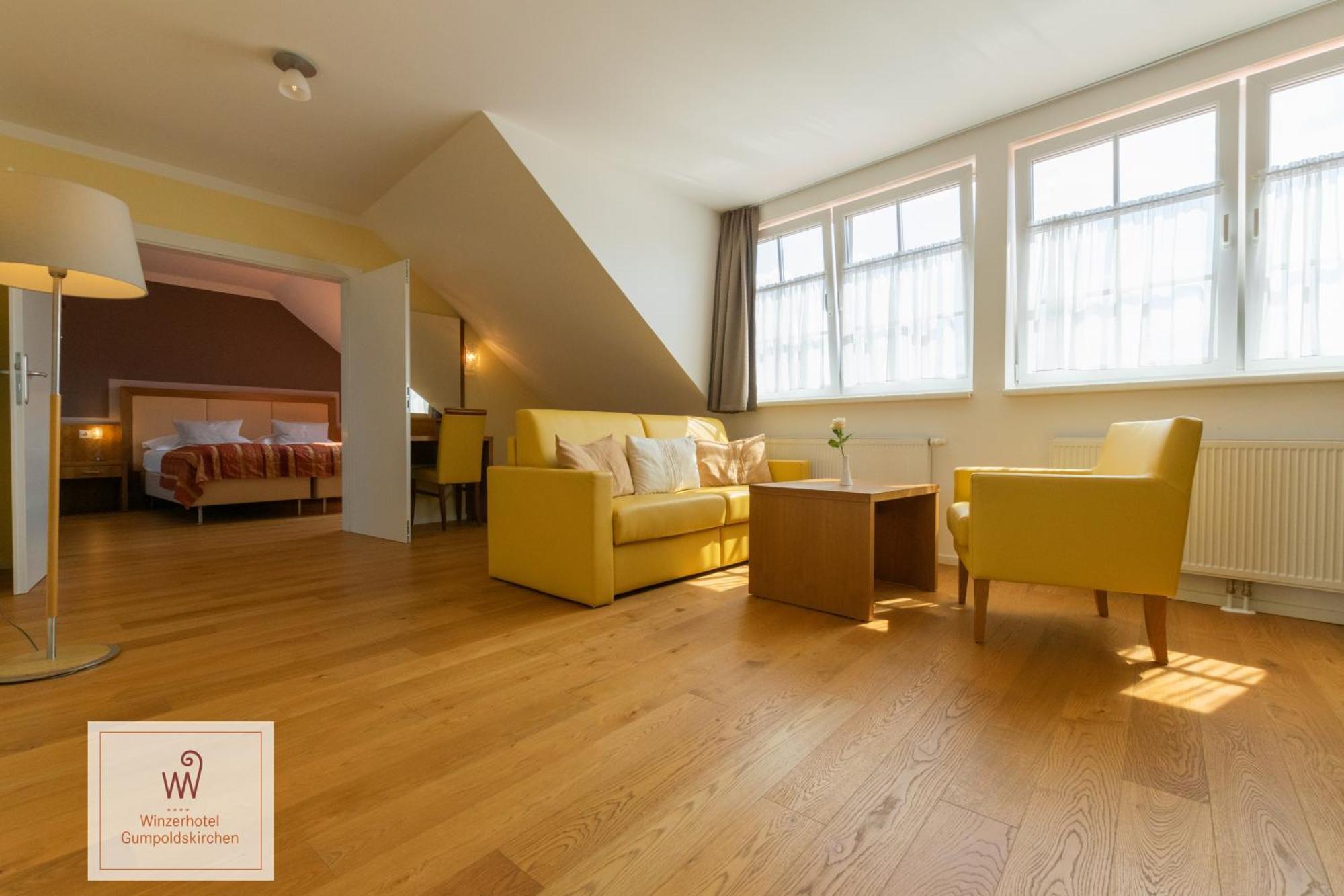 Winzerhotel Гумполдскирхен Екстериор снимка