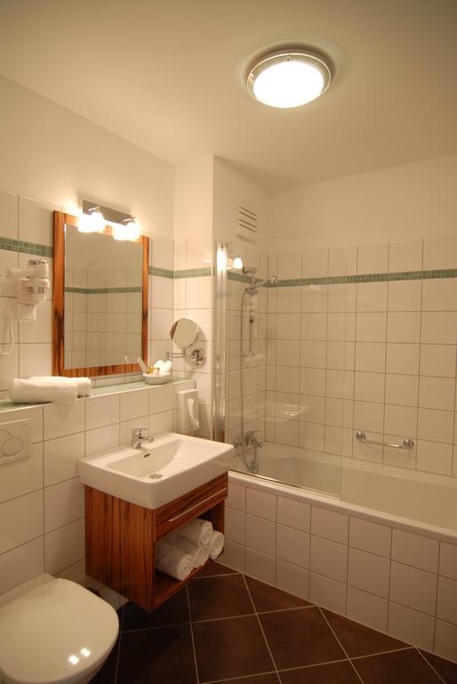 Winzerhotel Гумполдскирхен Стая снимка
