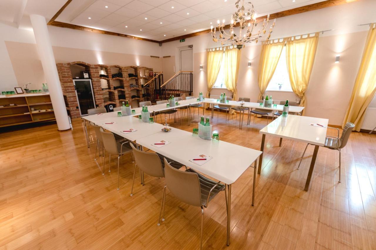 Winzerhotel Гумполдскирхен Екстериор снимка
